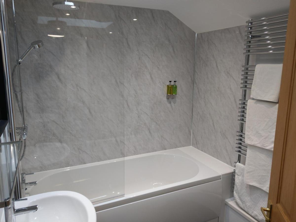 27 High Street * Husbands Bosworth